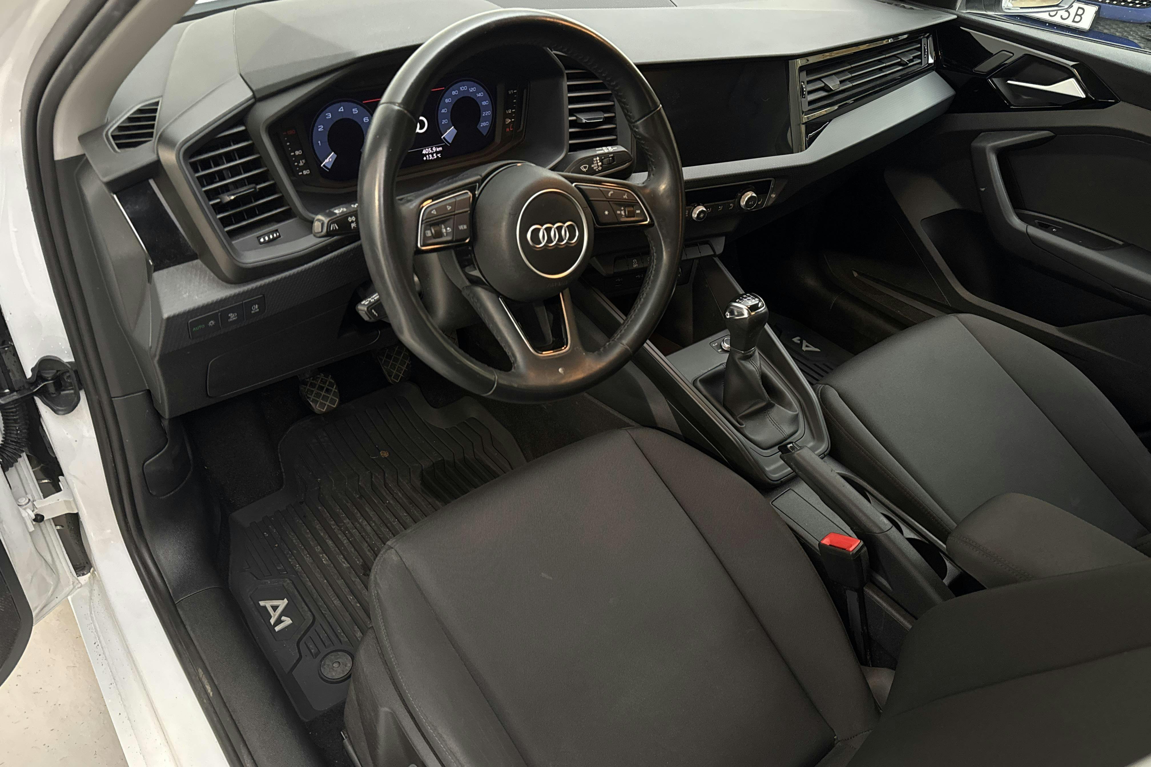 Vehicle Image 12