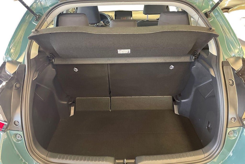 Vehicle Image 12