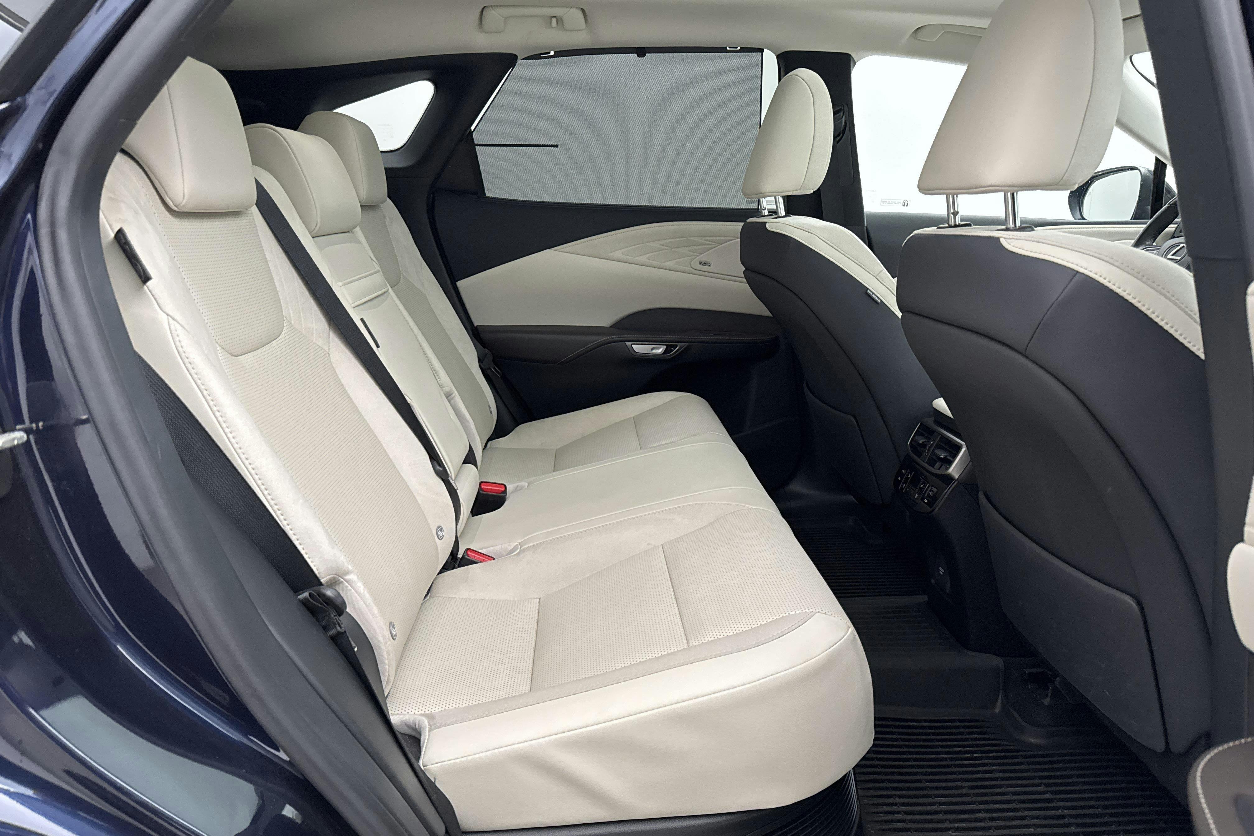 Vehicle Image 8