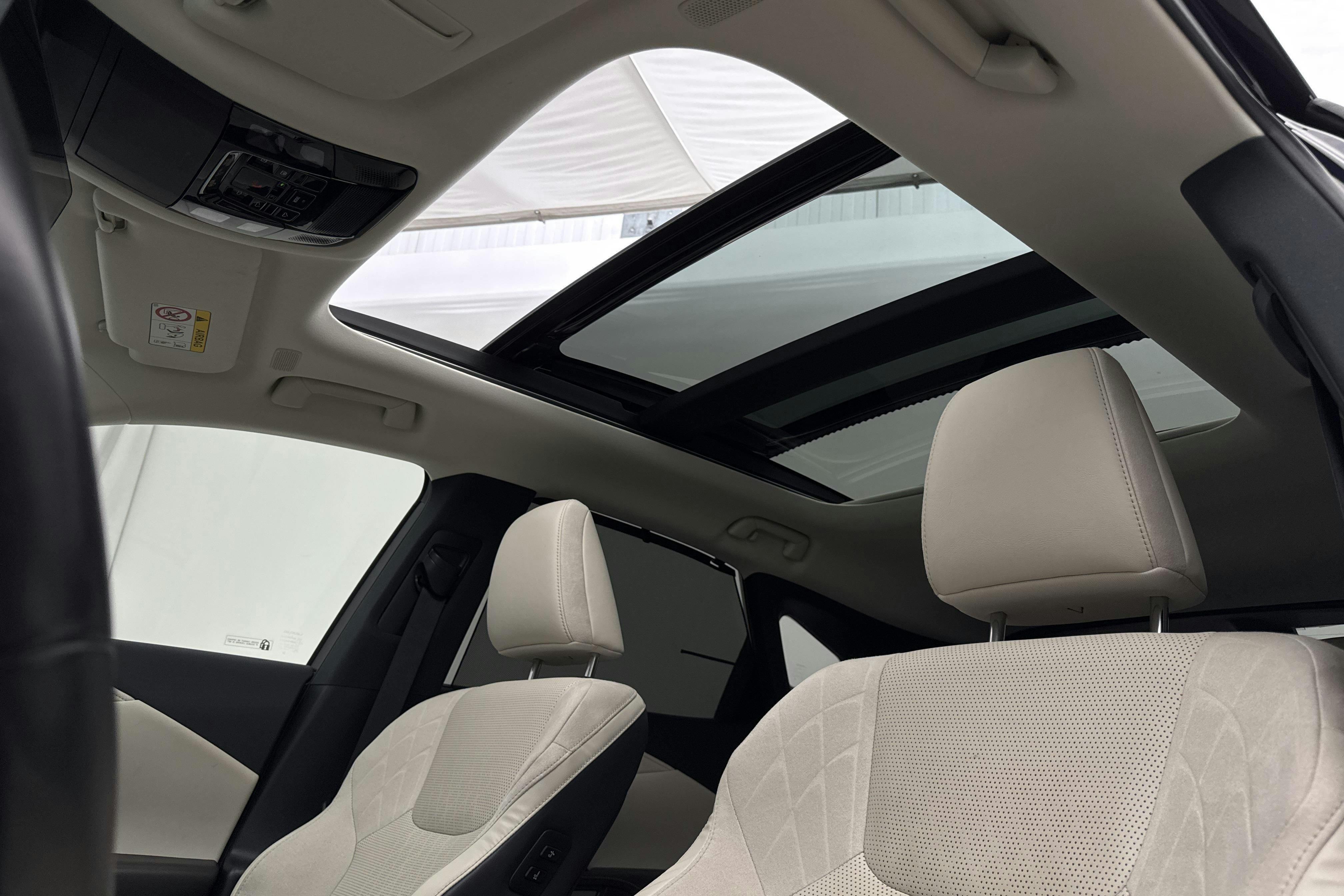 Vehicle Image 15