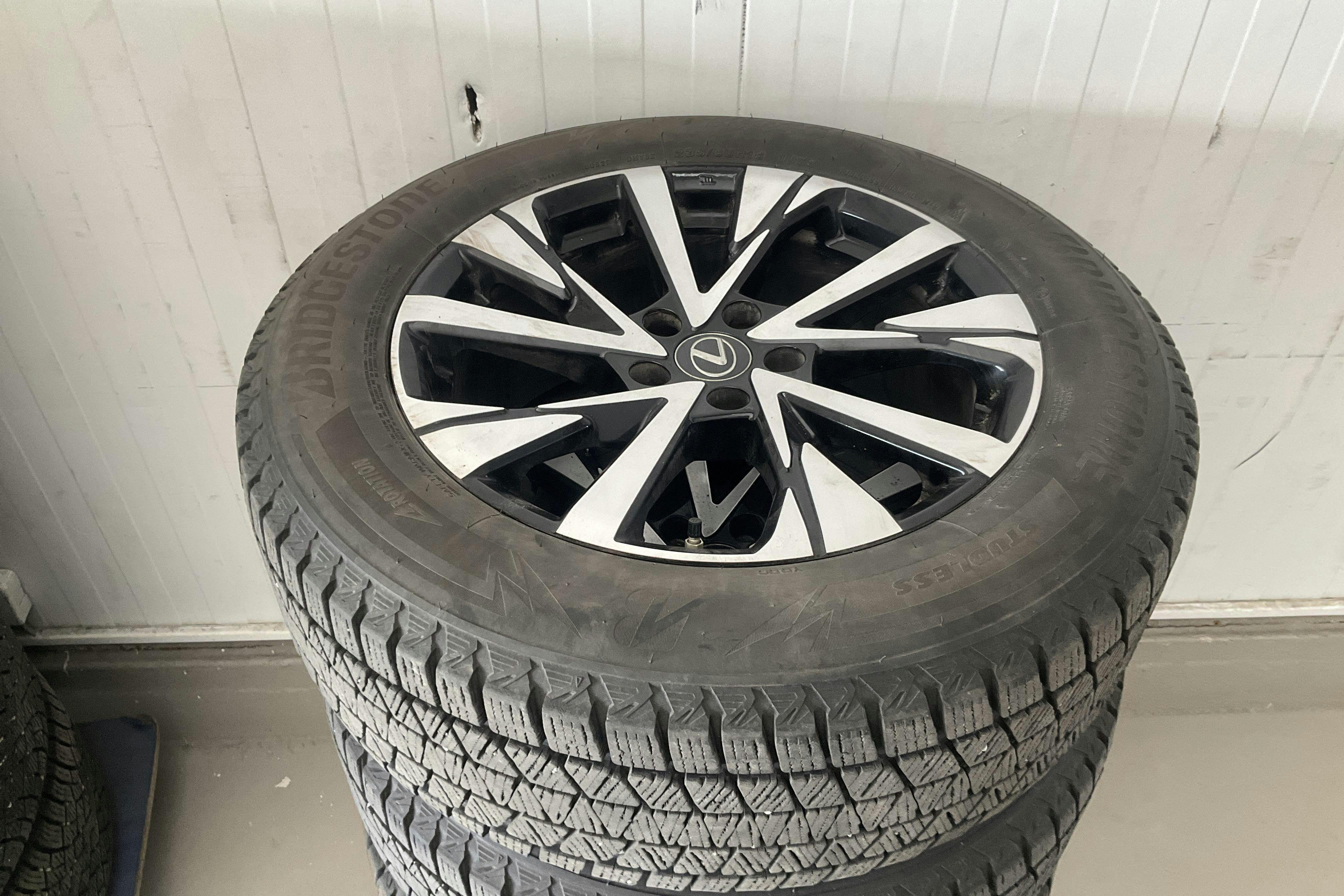 Vehicle Image 17