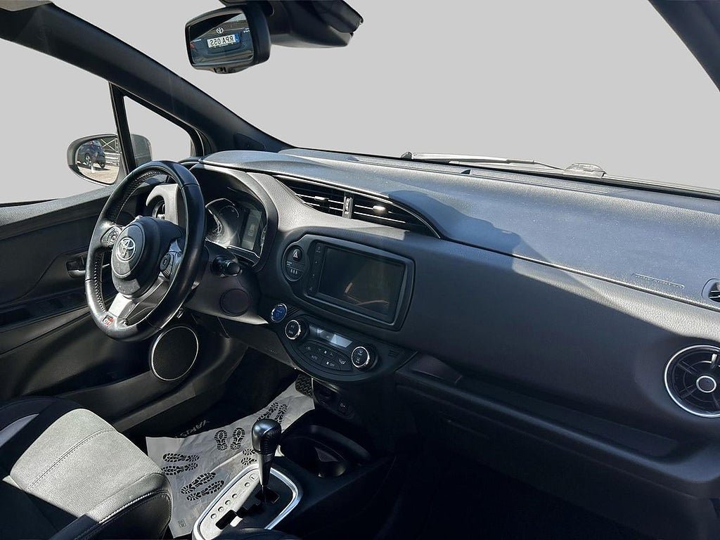 Vehicle Image 10
