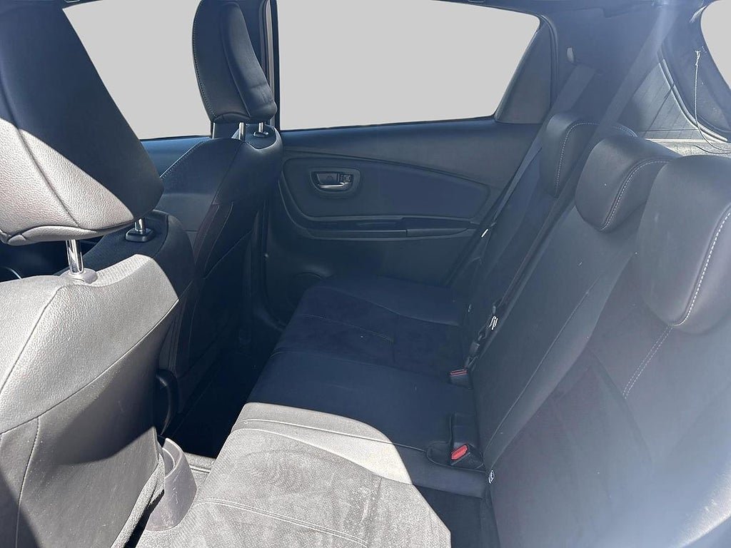 Vehicle Image 11