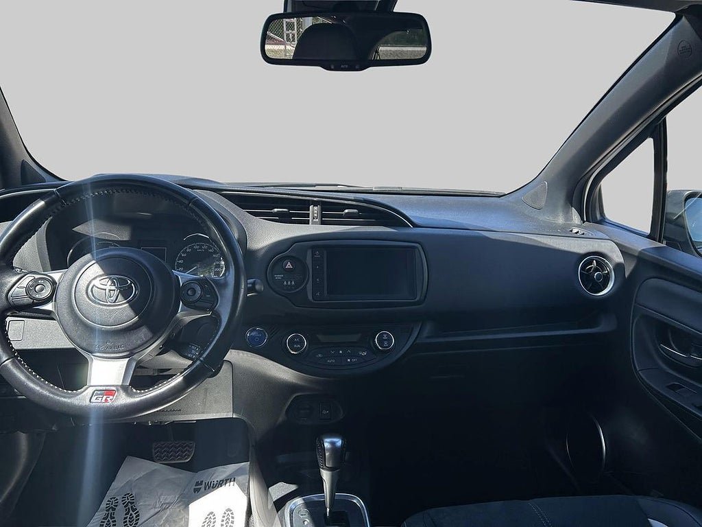 Vehicle Image 12