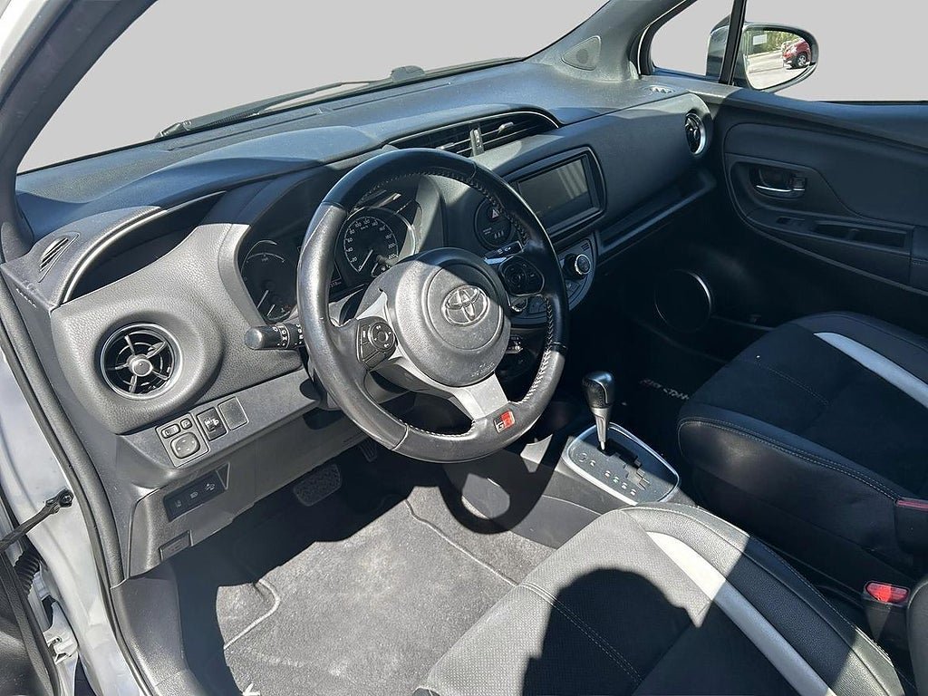 Vehicle Image 14
