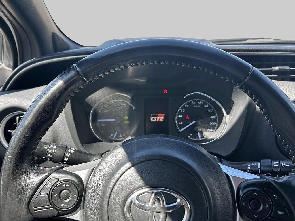 Vehicle Image 15