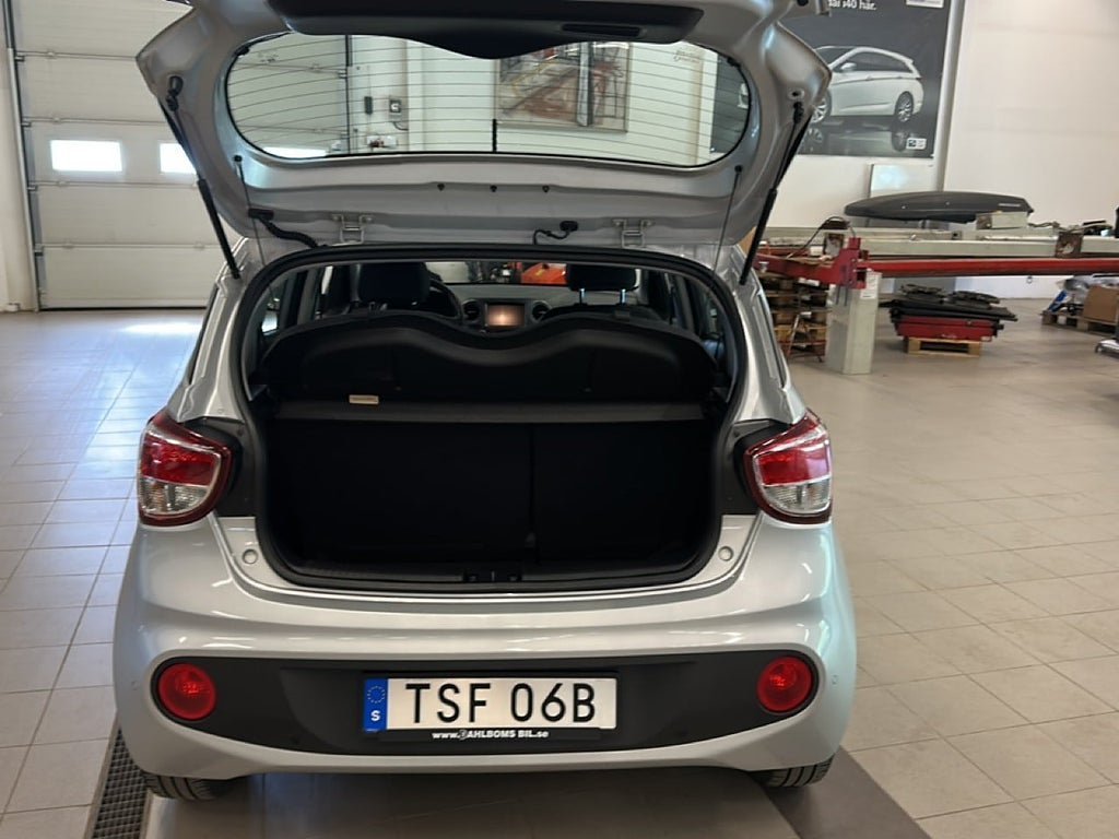 Vehicle Image 9