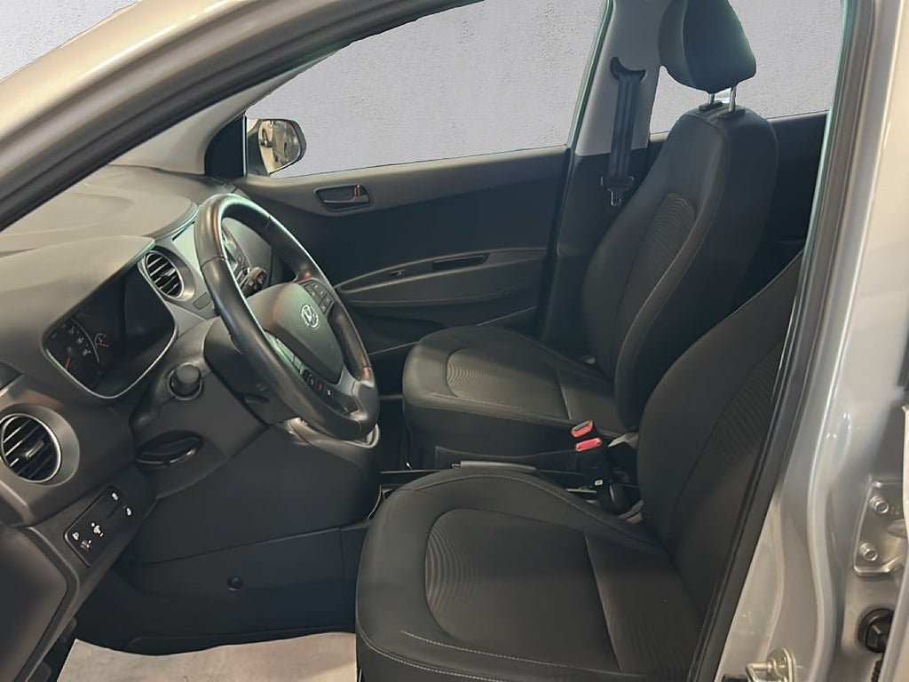 Vehicle Image 10