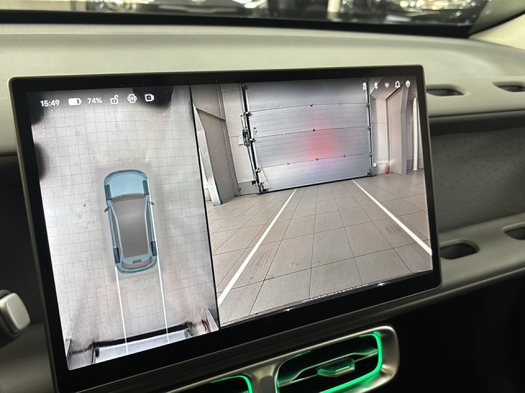 Vehicle Image 12