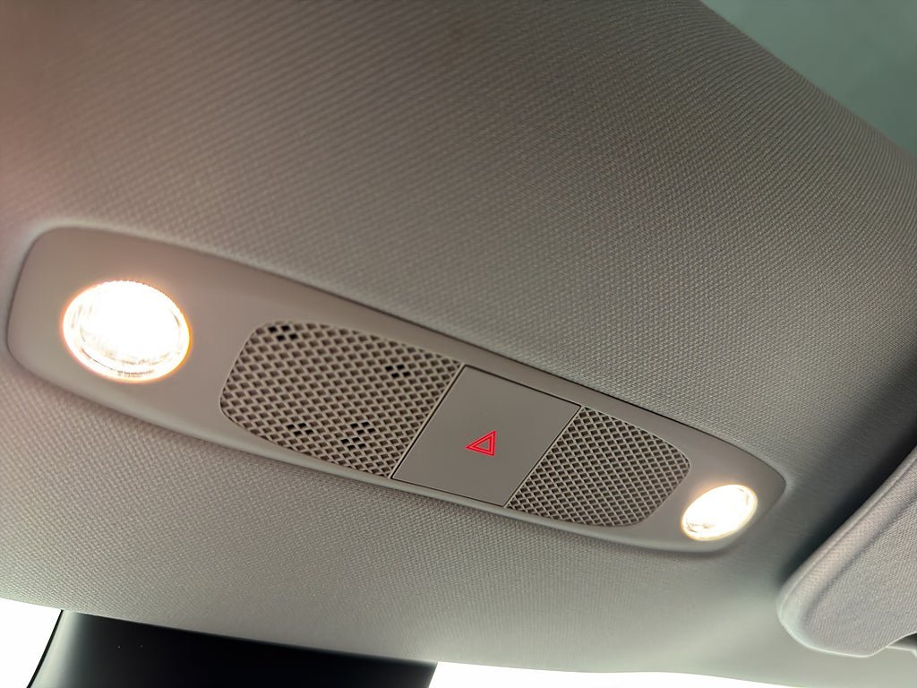 Vehicle Image 25