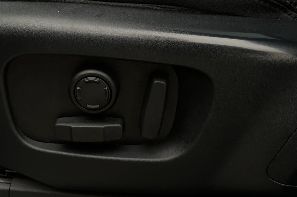 Vehicle Image 25