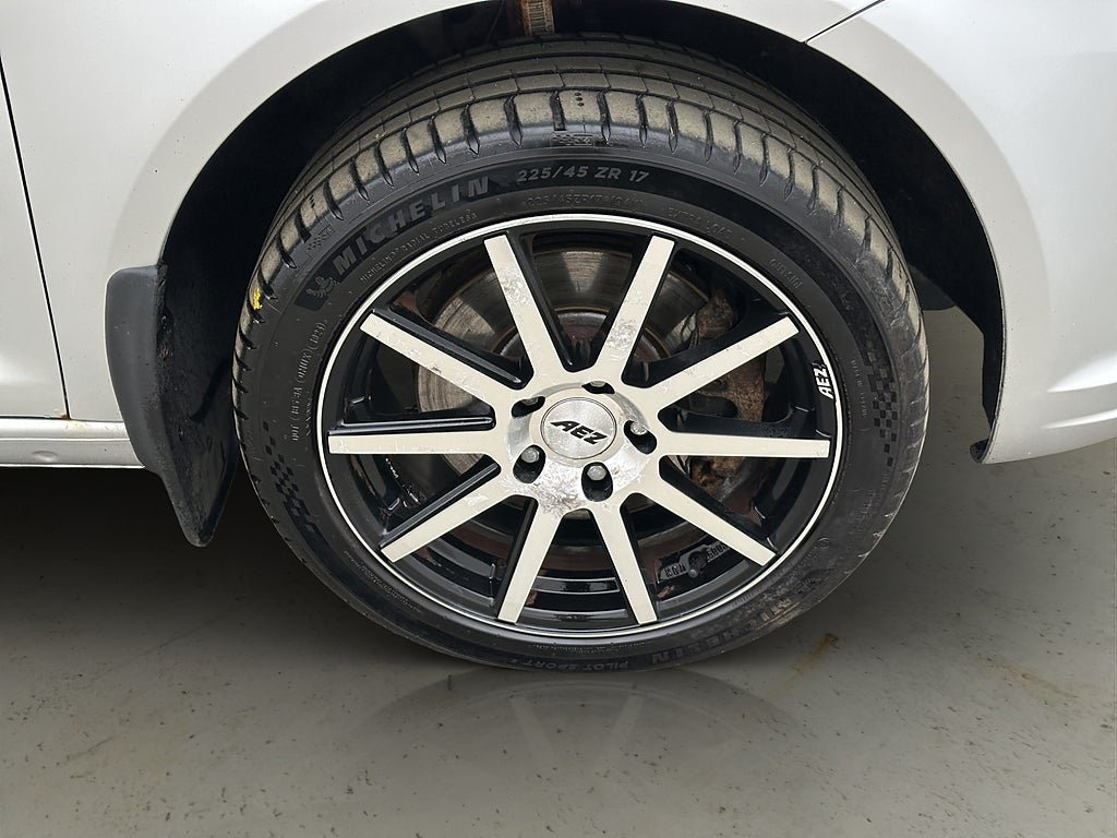 Vehicle Image 33