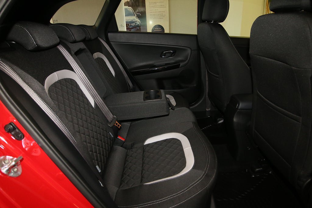Vehicle Image 12