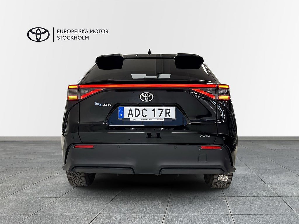 Vehicle Image 4