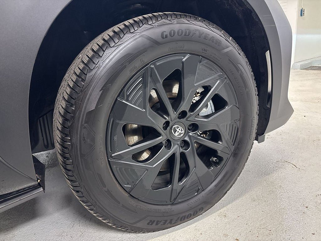 Vehicle Image 11