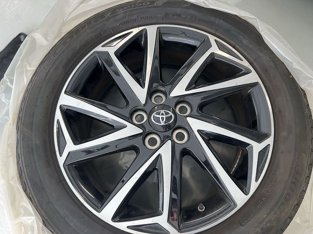 Vehicle Image 11