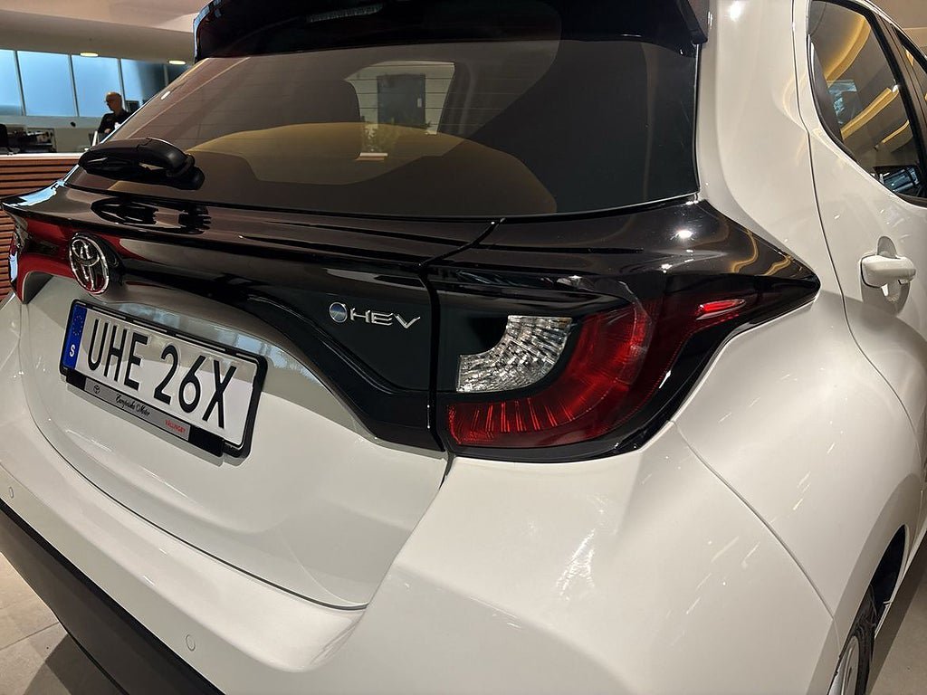 Vehicle Image 13