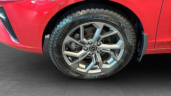 Vehicle Image 9