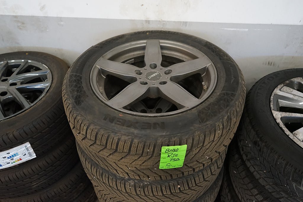 Vehicle Image 17