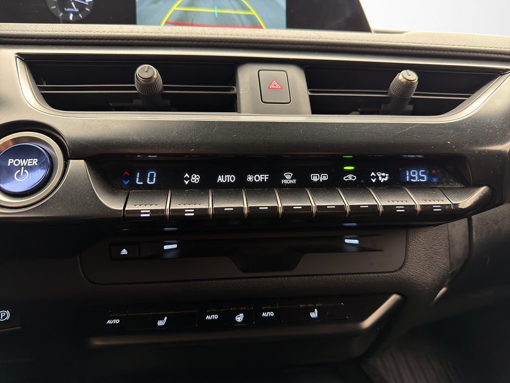 Vehicle Image 24
