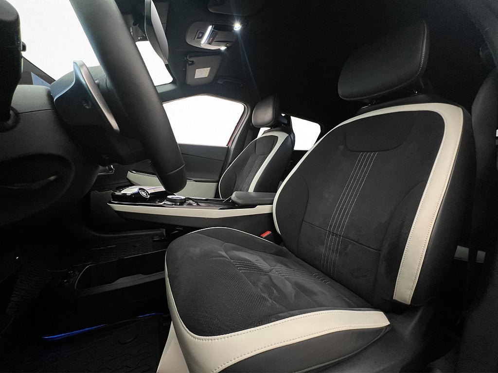 Vehicle Image 32