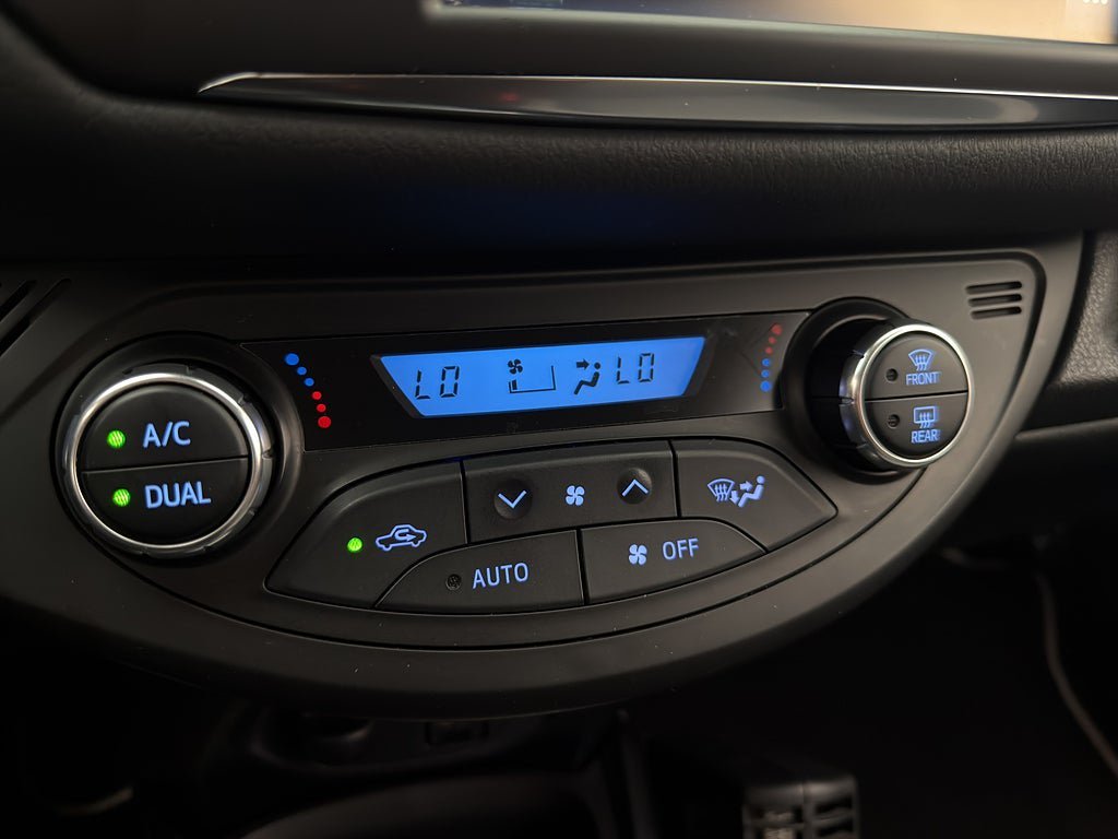Vehicle Image 25