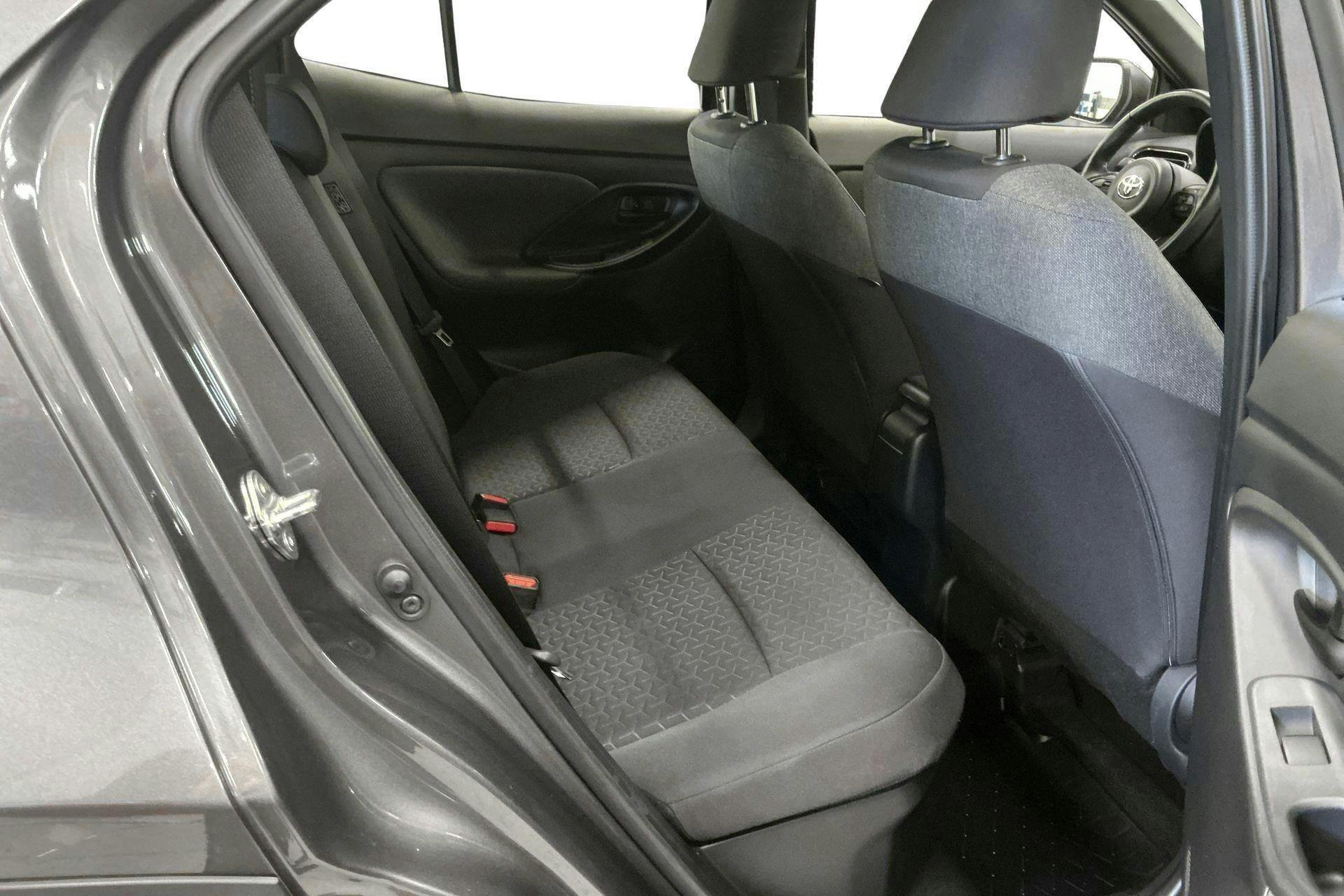 Vehicle Image 8