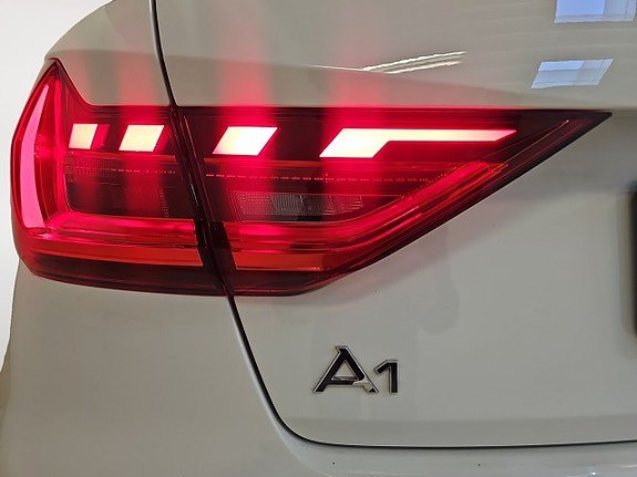 Vehicle Image 23