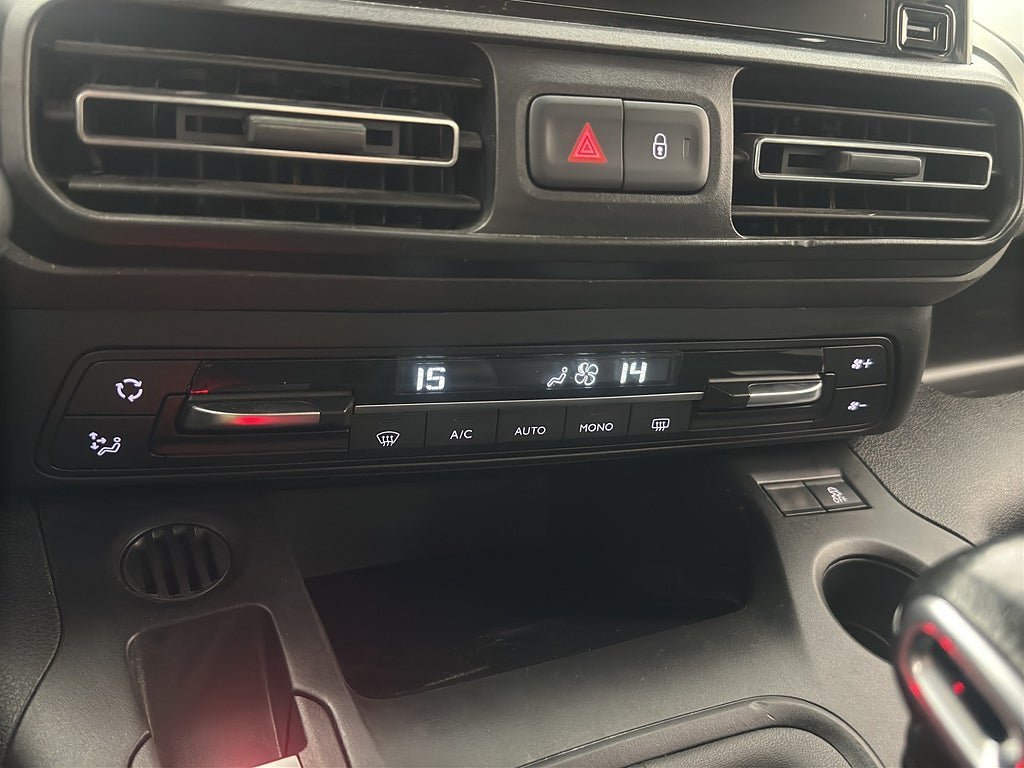 Vehicle Image 24