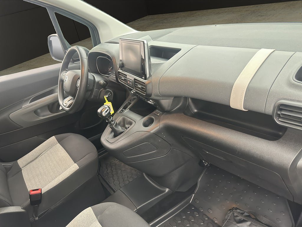 Vehicle Image 27