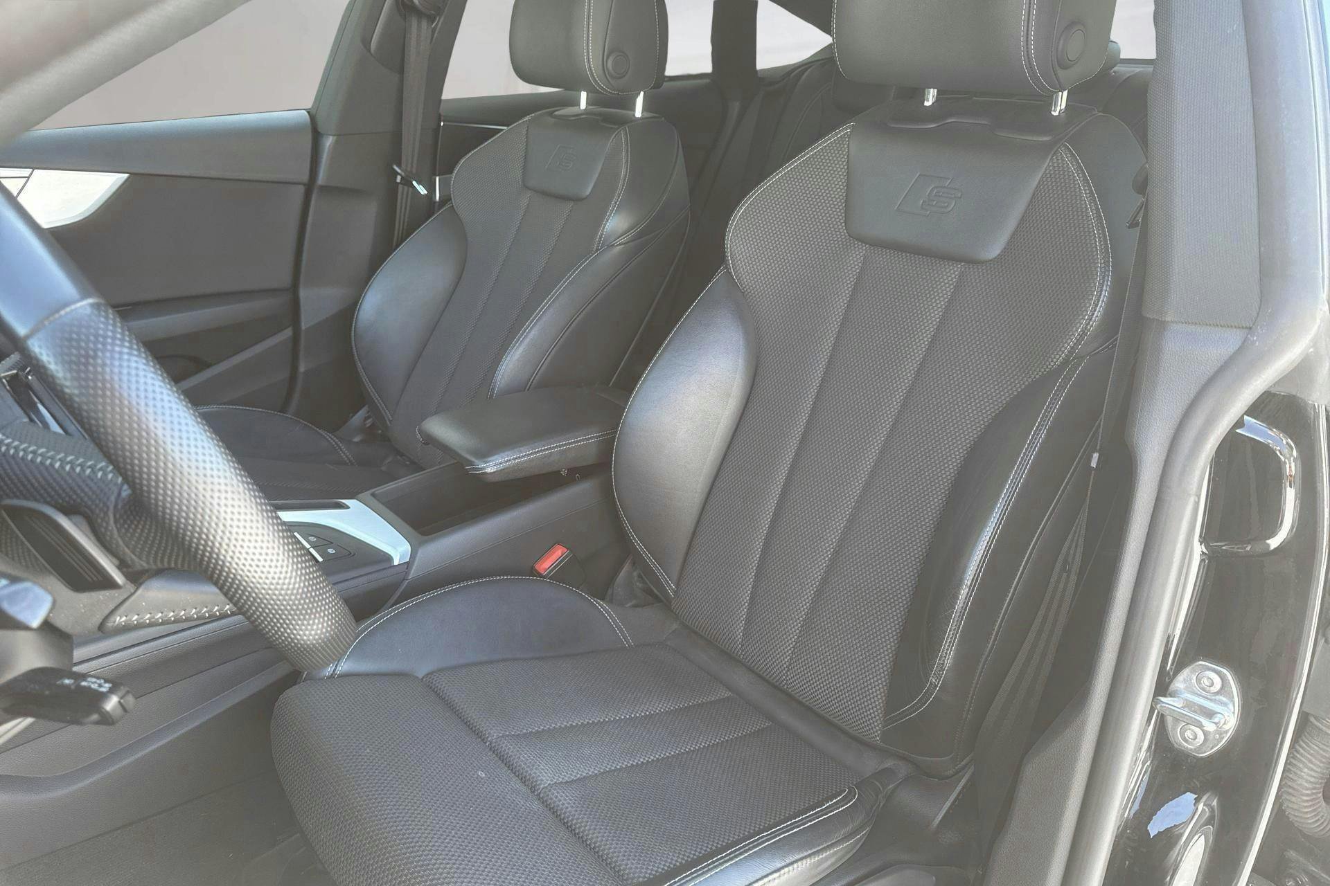 Vehicle Image 14
