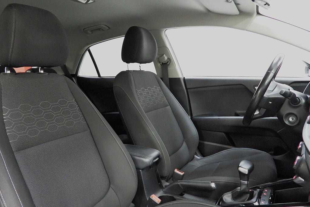 Vehicle Image 16