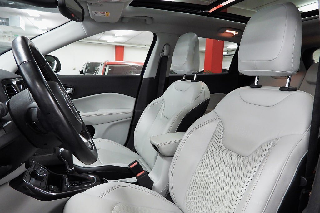 Vehicle Image 16