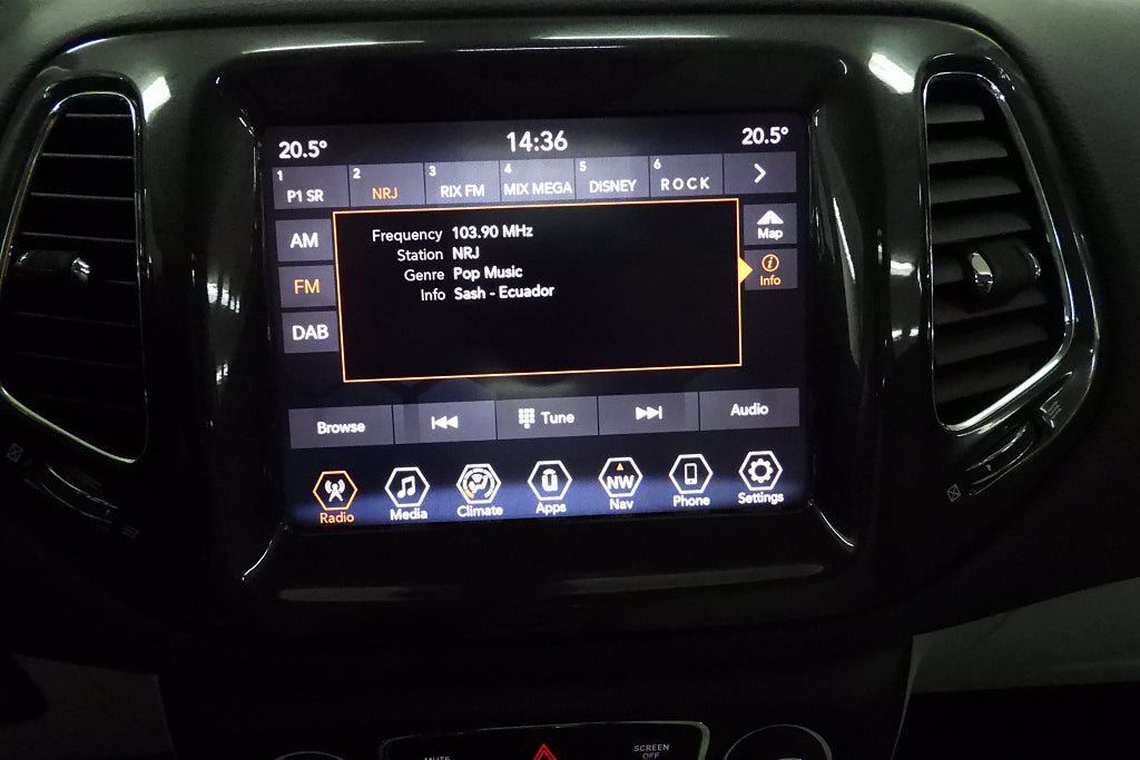 Vehicle Image 25