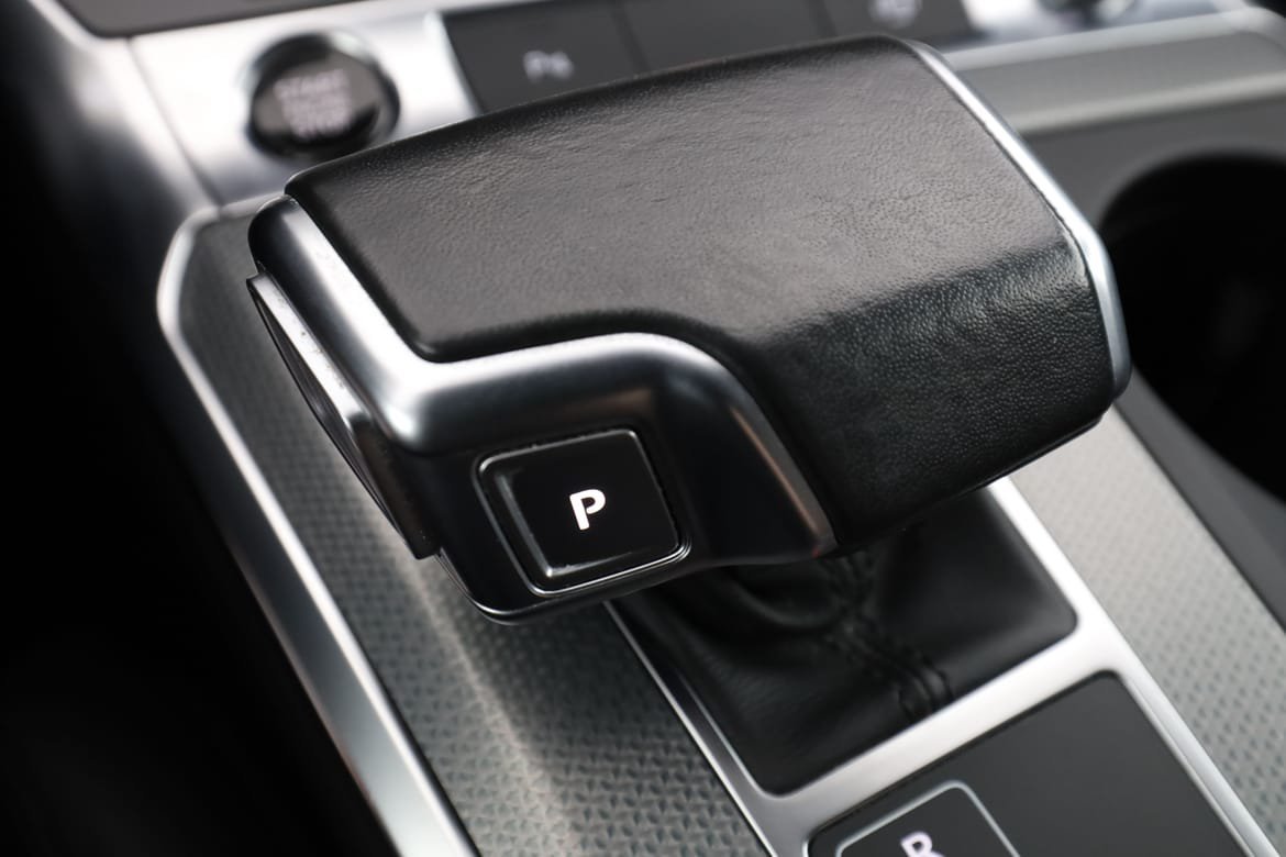 Vehicle Image 25