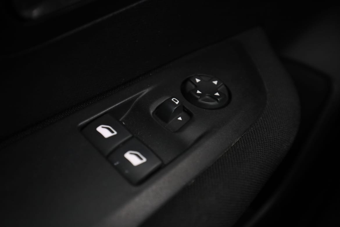 Vehicle Image 25