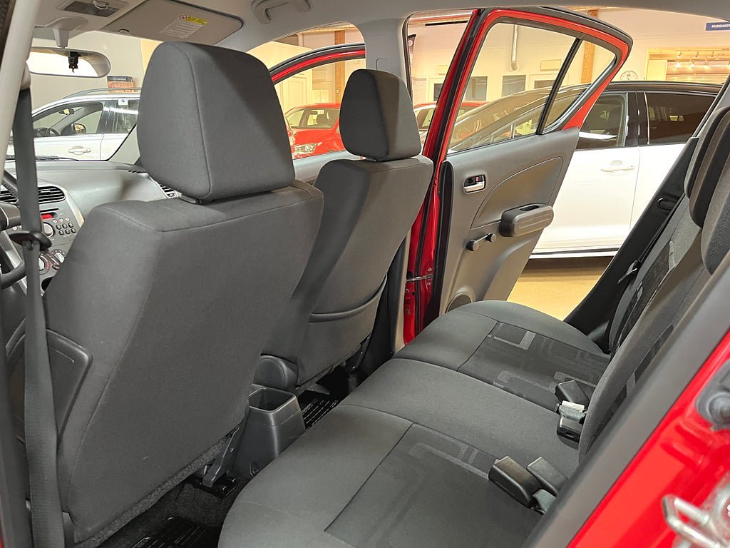 Vehicle Image 9