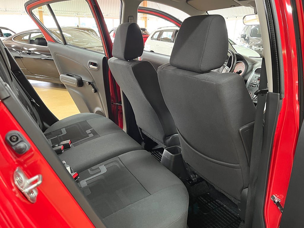 Vehicle Image 14