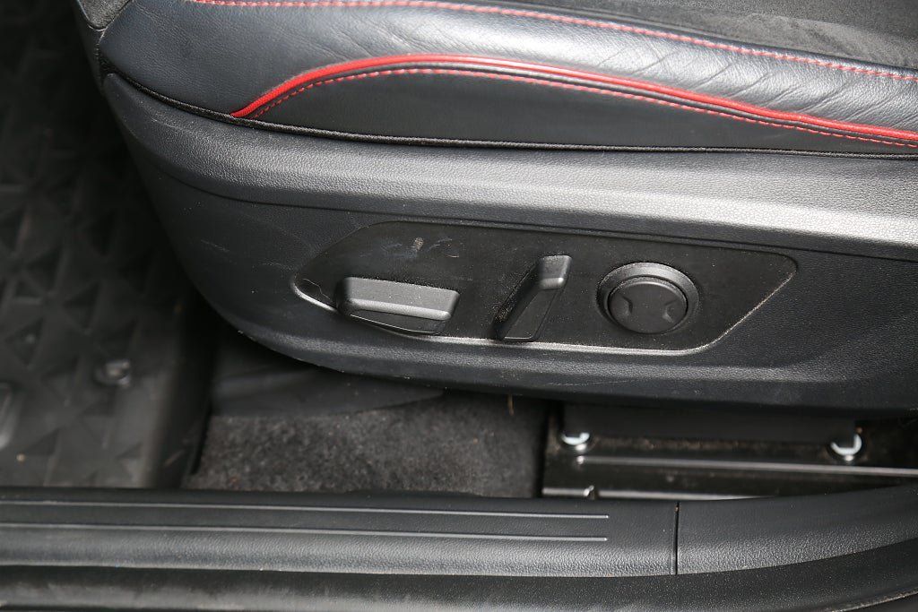 Vehicle Image 25