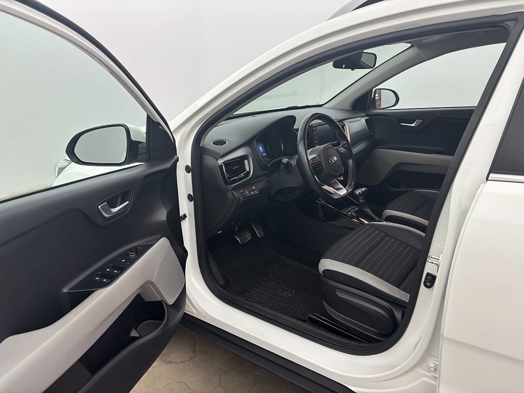 Vehicle Image 12