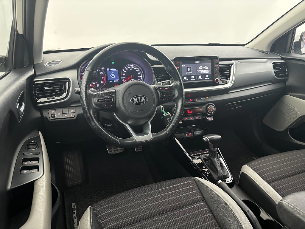 Vehicle Image 16