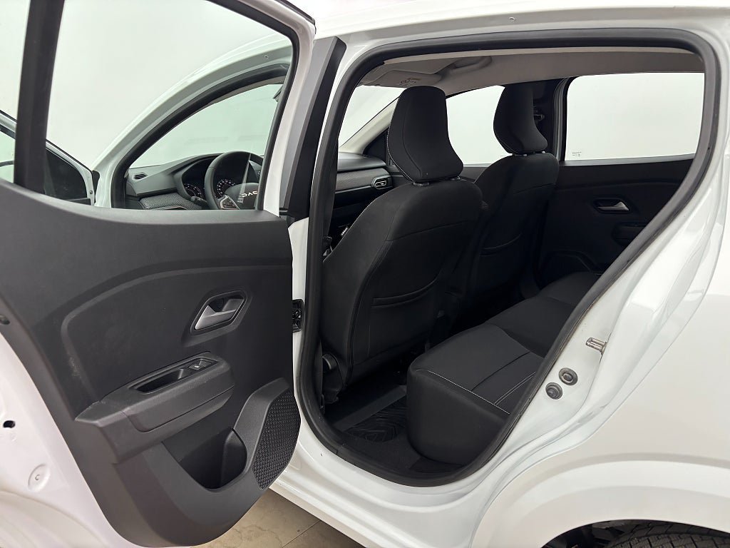 Vehicle Image 14