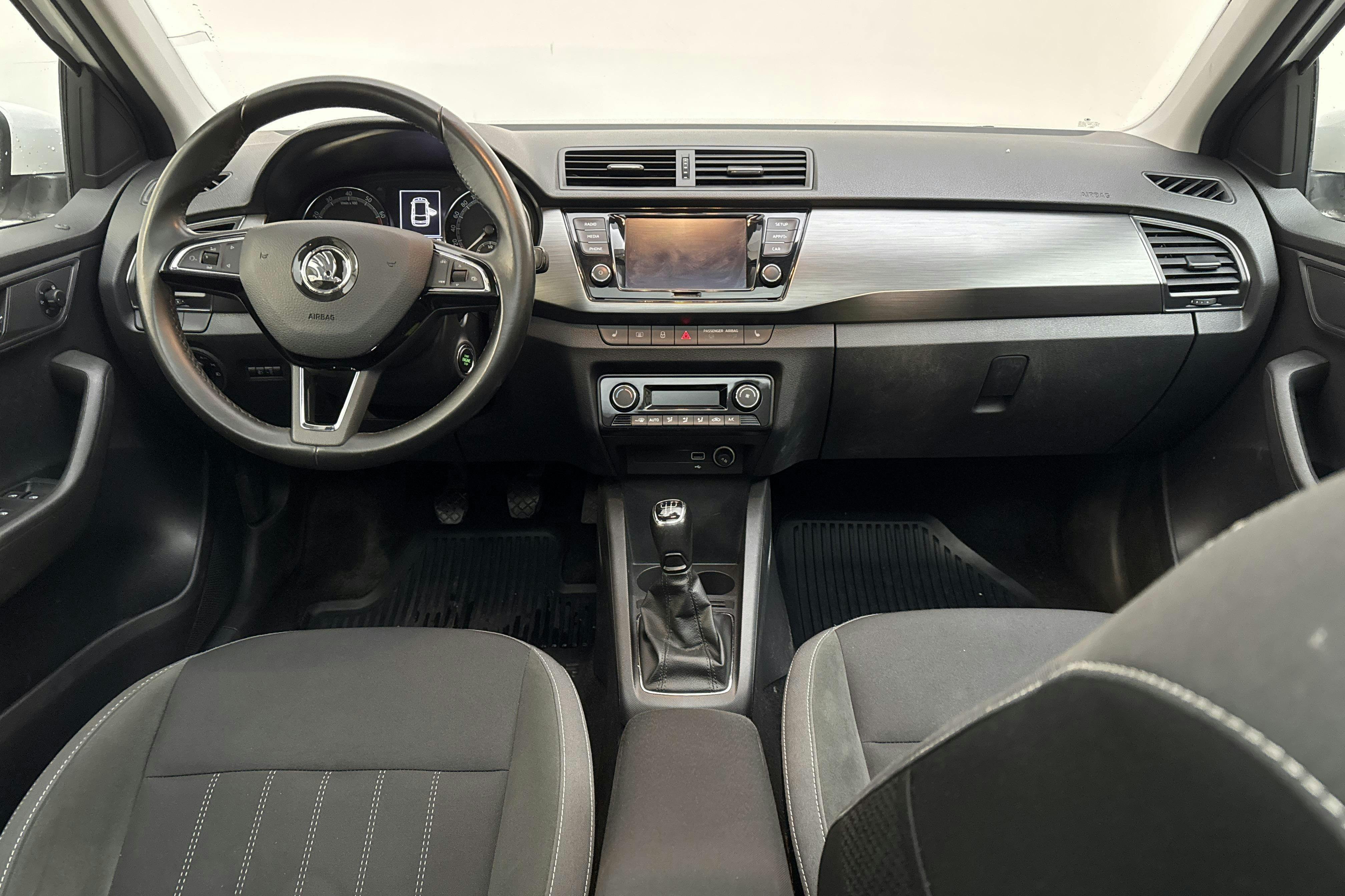 Vehicle Image 6