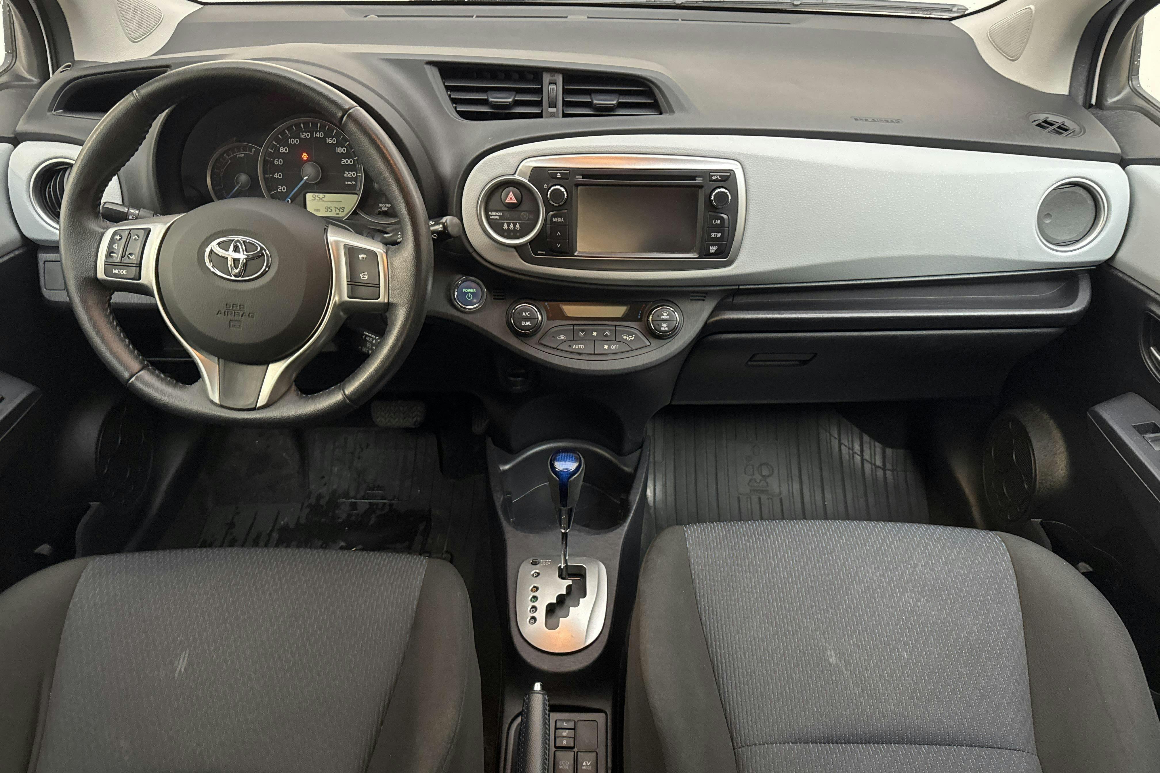 Vehicle Image 6