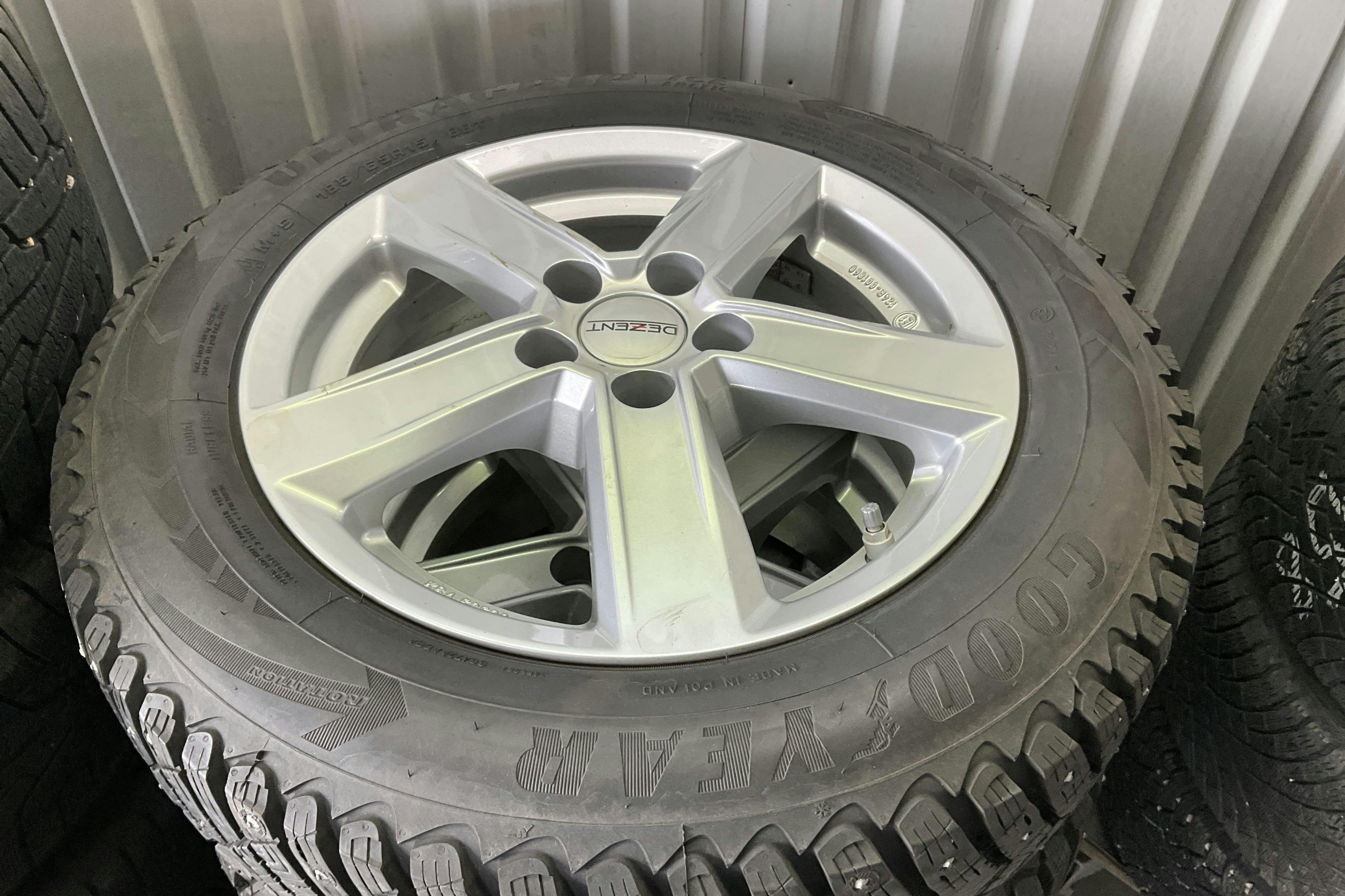 Vehicle Image 11