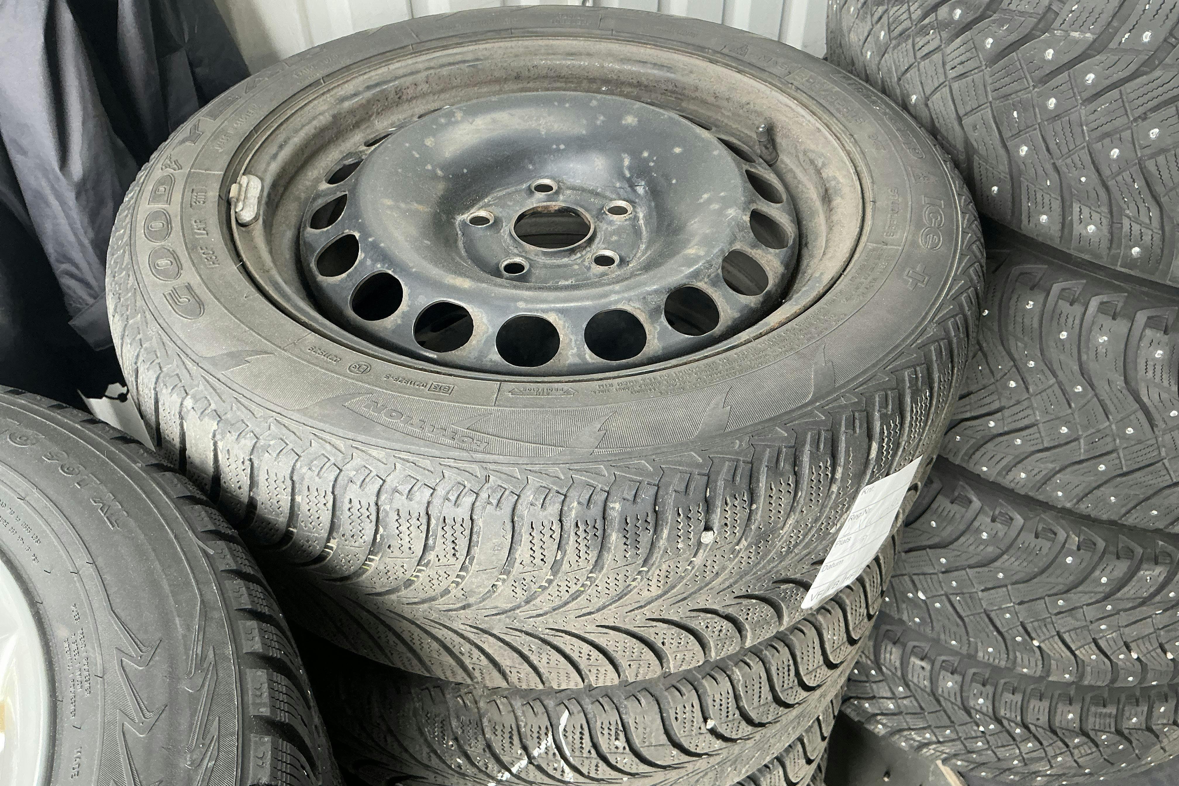 Vehicle Image 11