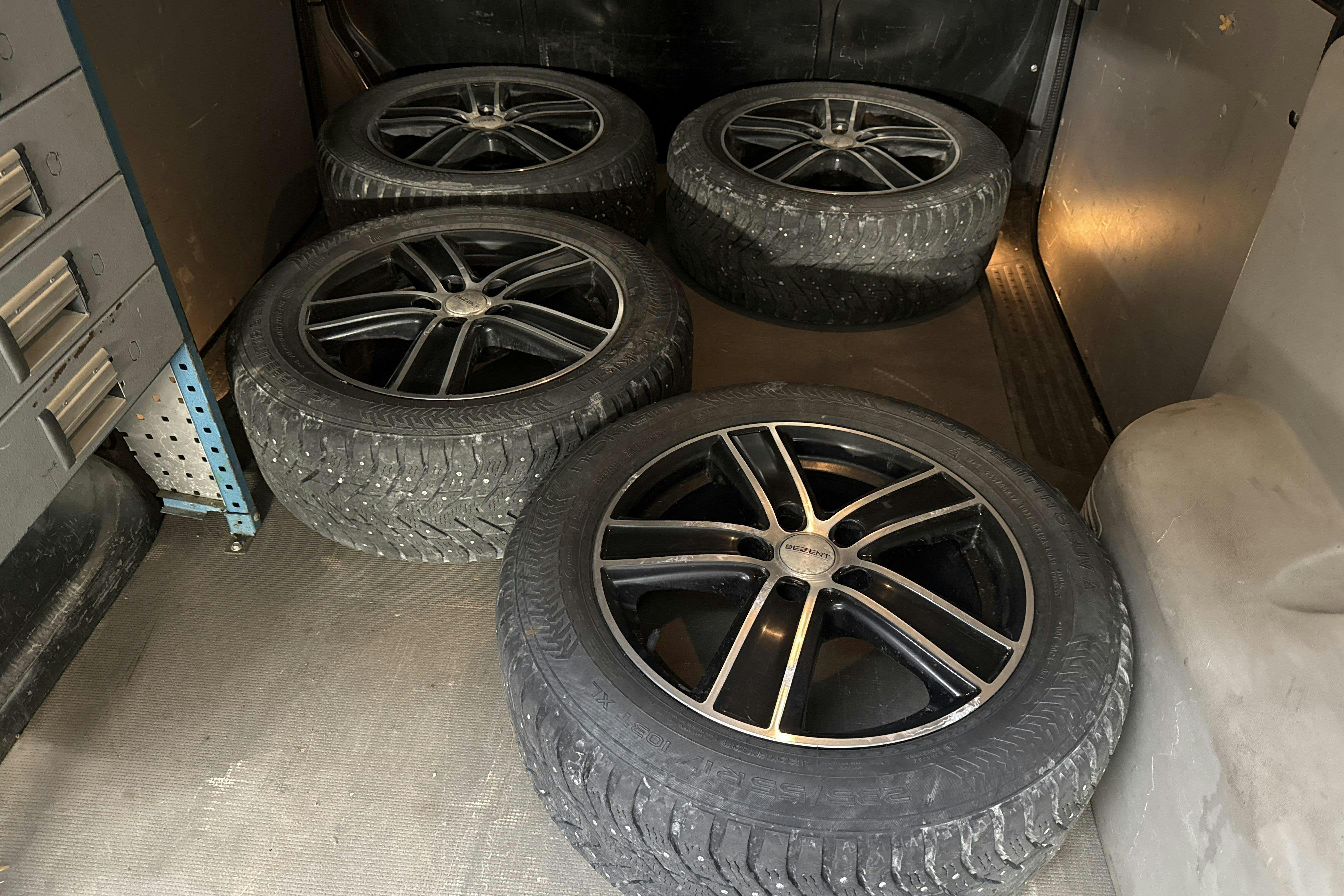 Vehicle Image 12