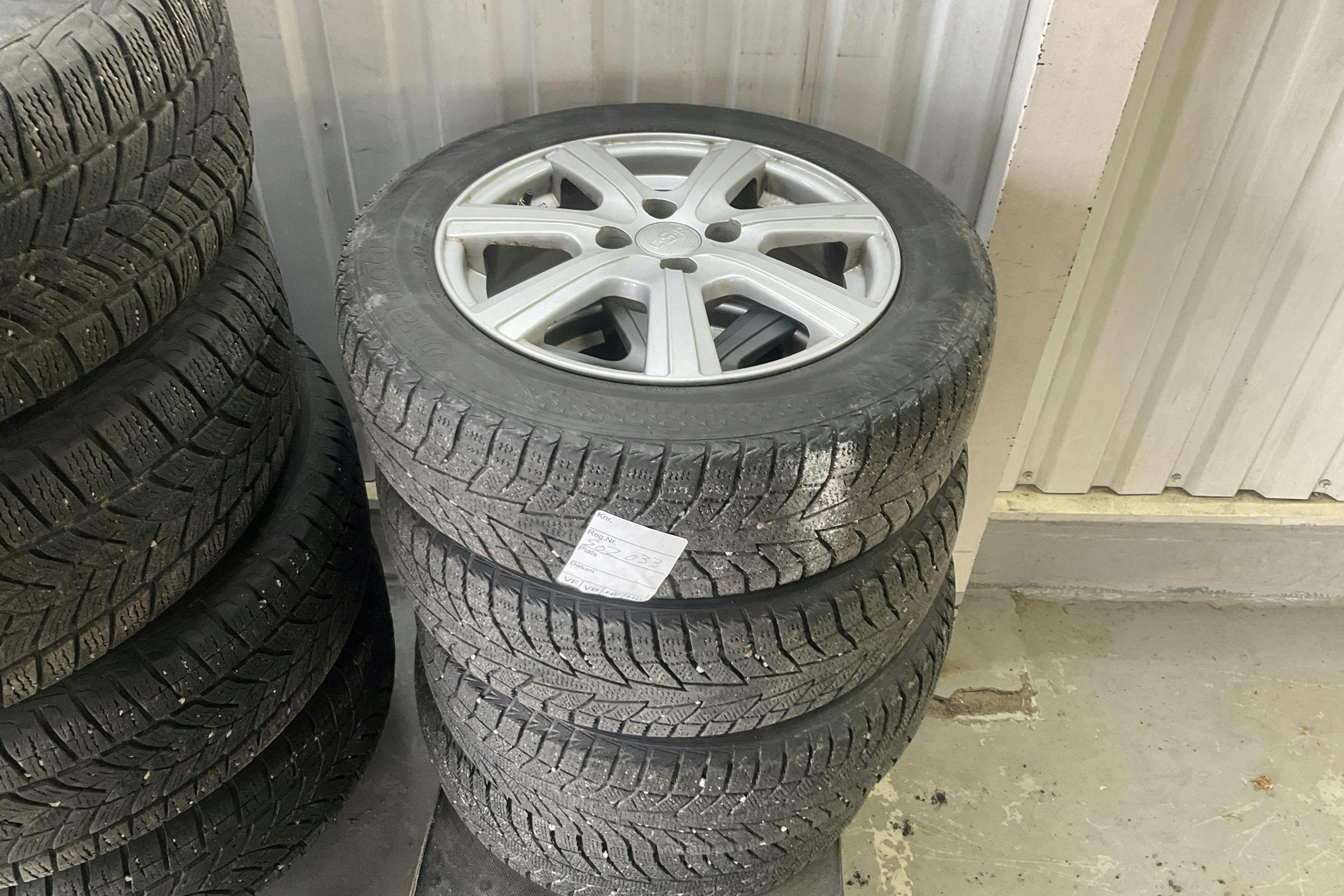 Vehicle Image 12