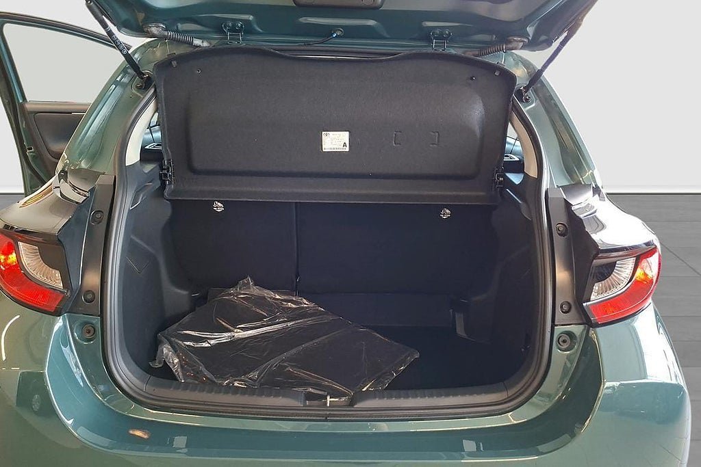 Vehicle Image 12