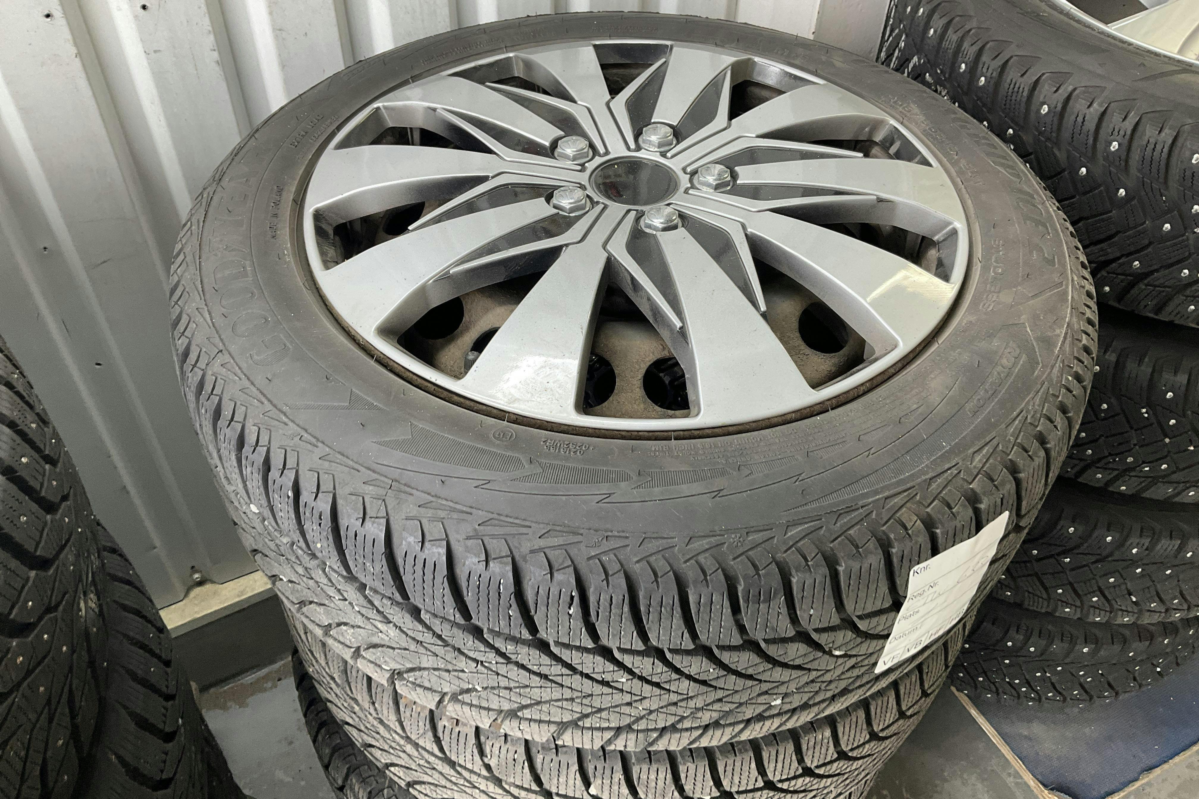 Vehicle Image 13